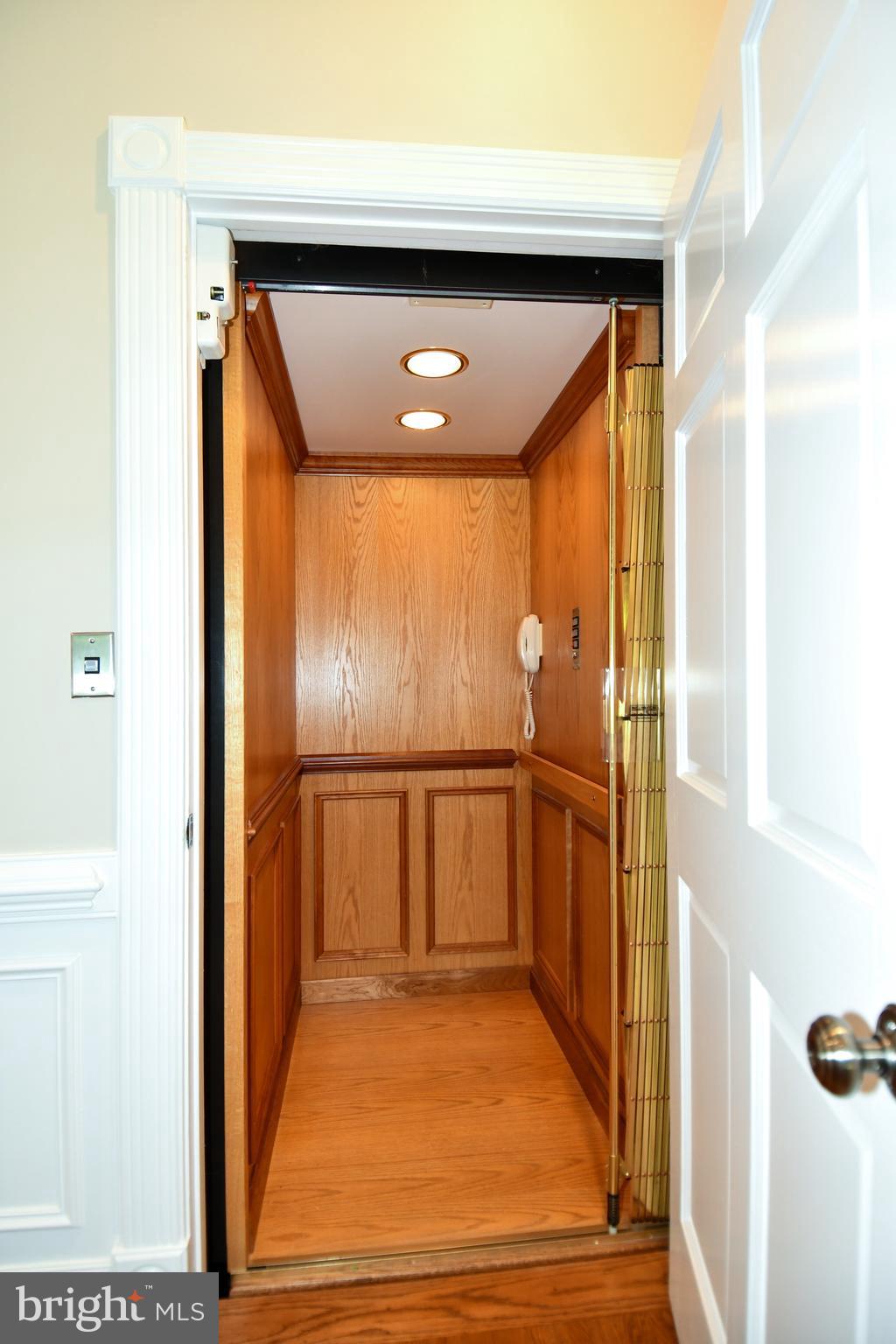 7808 Southdown Road Alexandria, VA 22308 - Photo 47 of 99 Elevator