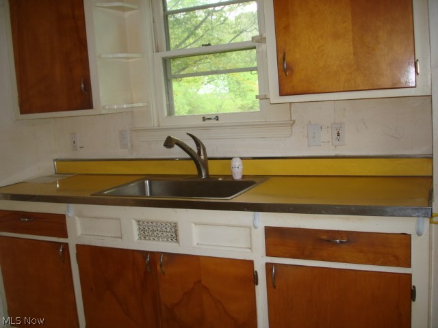 5034 South Barton Road Cleveland, OH 44124 - Photo 6 of 10 Gallery Image 6