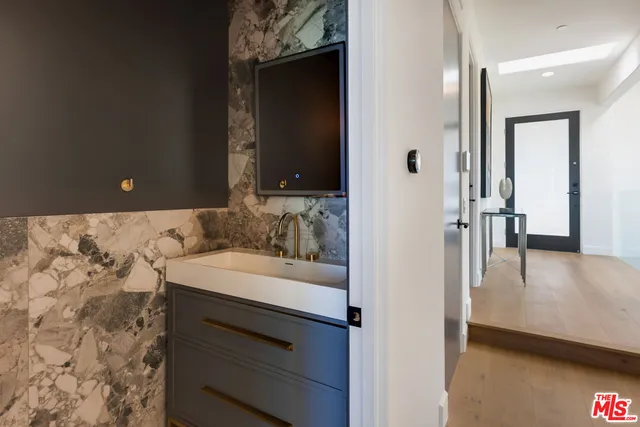 $4,100,000 | 8654 Hollywood Boulevard, Los Angeles, CA 90069