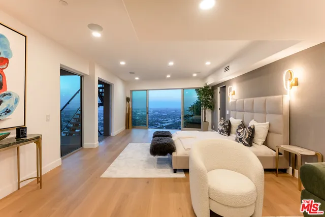 $4,100,000 | 8654 Hollywood Boulevard, Los Angeles, CA 90069
