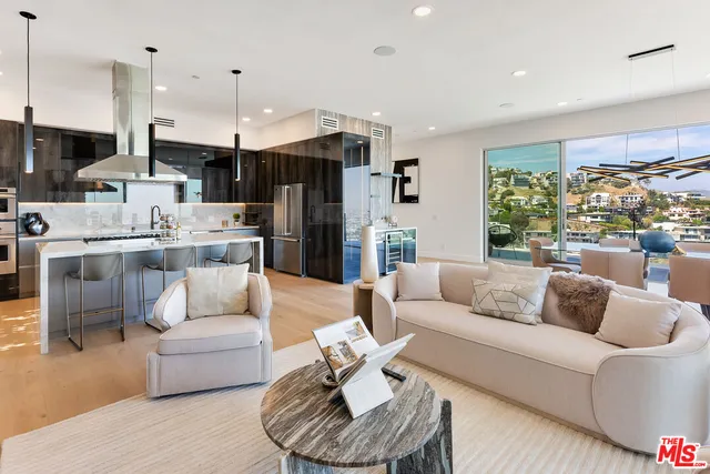 $4,100,000 | 8654 Hollywood Boulevard, Los Angeles, CA 90069