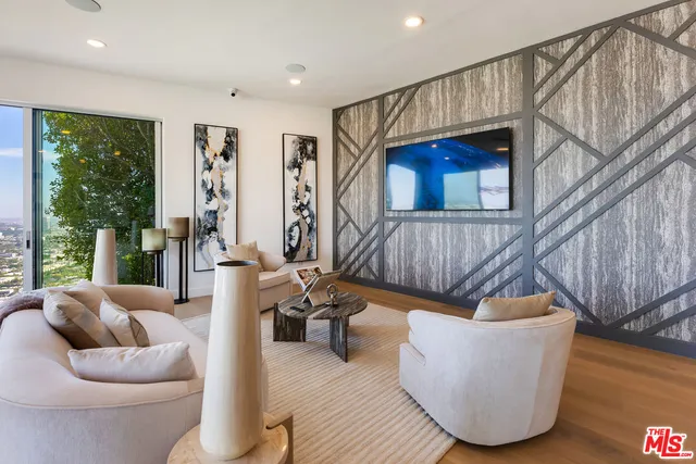 $4,100,000 | 8654 Hollywood Boulevard, Los Angeles, CA 90069