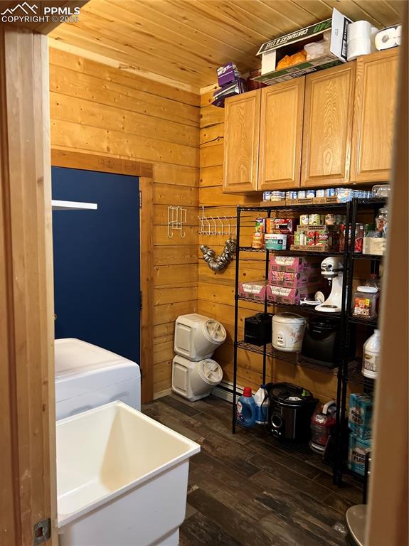 87 Thompson Road Gardner, CO 81040 - Photo 41 of 46 a bathroom with a sink and a window