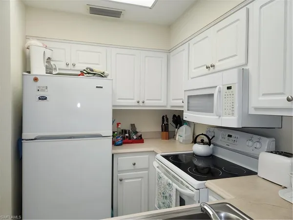 $4,600 | 3320 Olympic Drive, Unit 122, Naples, FL 34105