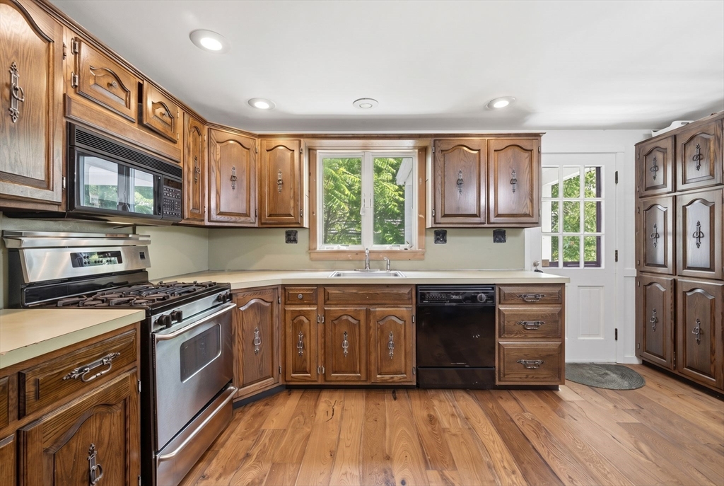 21 Shepard Street Marblehead, MA 01945 - Photo 14 of 31
