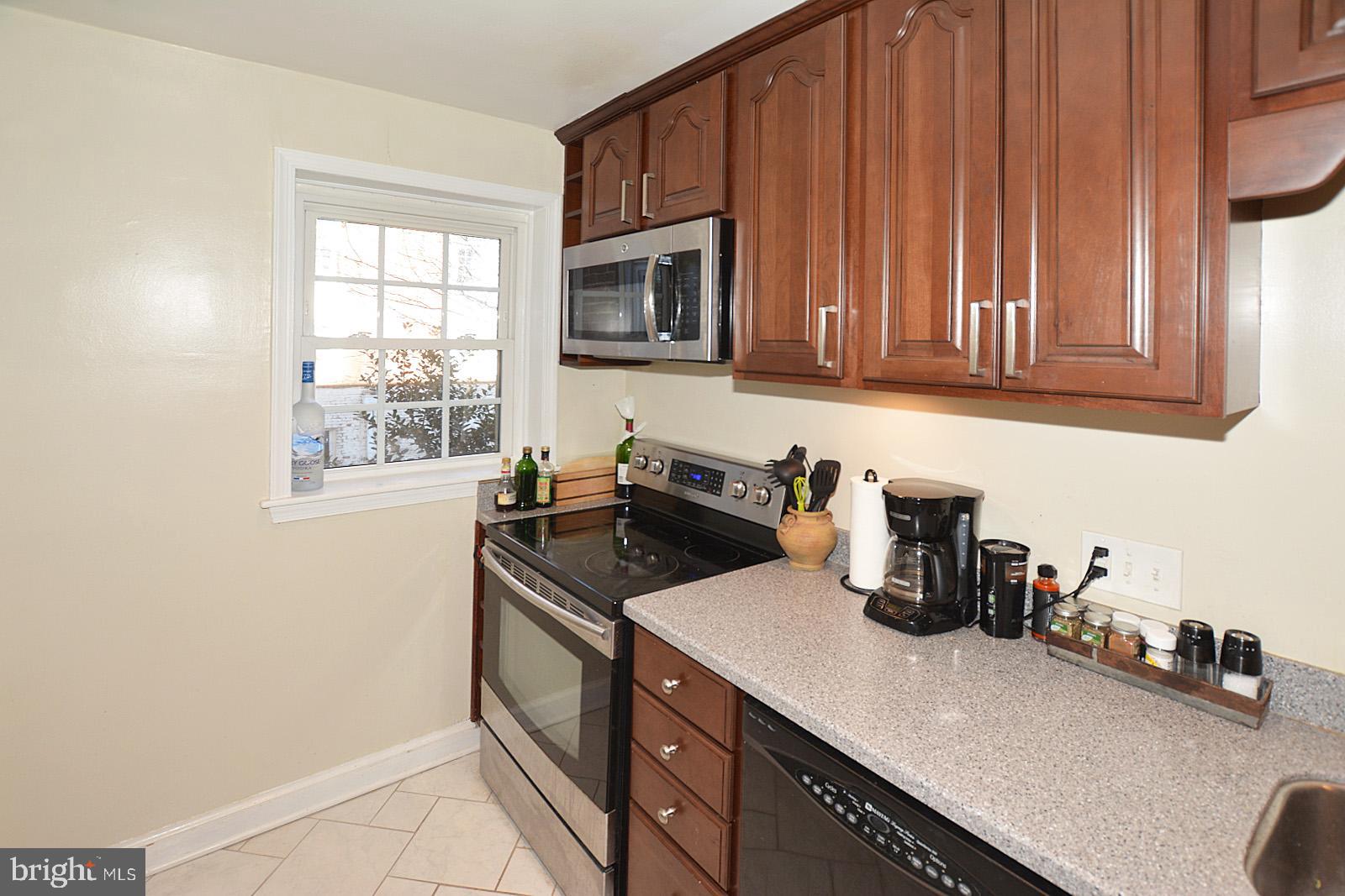 2902 13th Road South, Unit 102 Arlington, VA 22204 - Photo 12 of 20 Kitchen