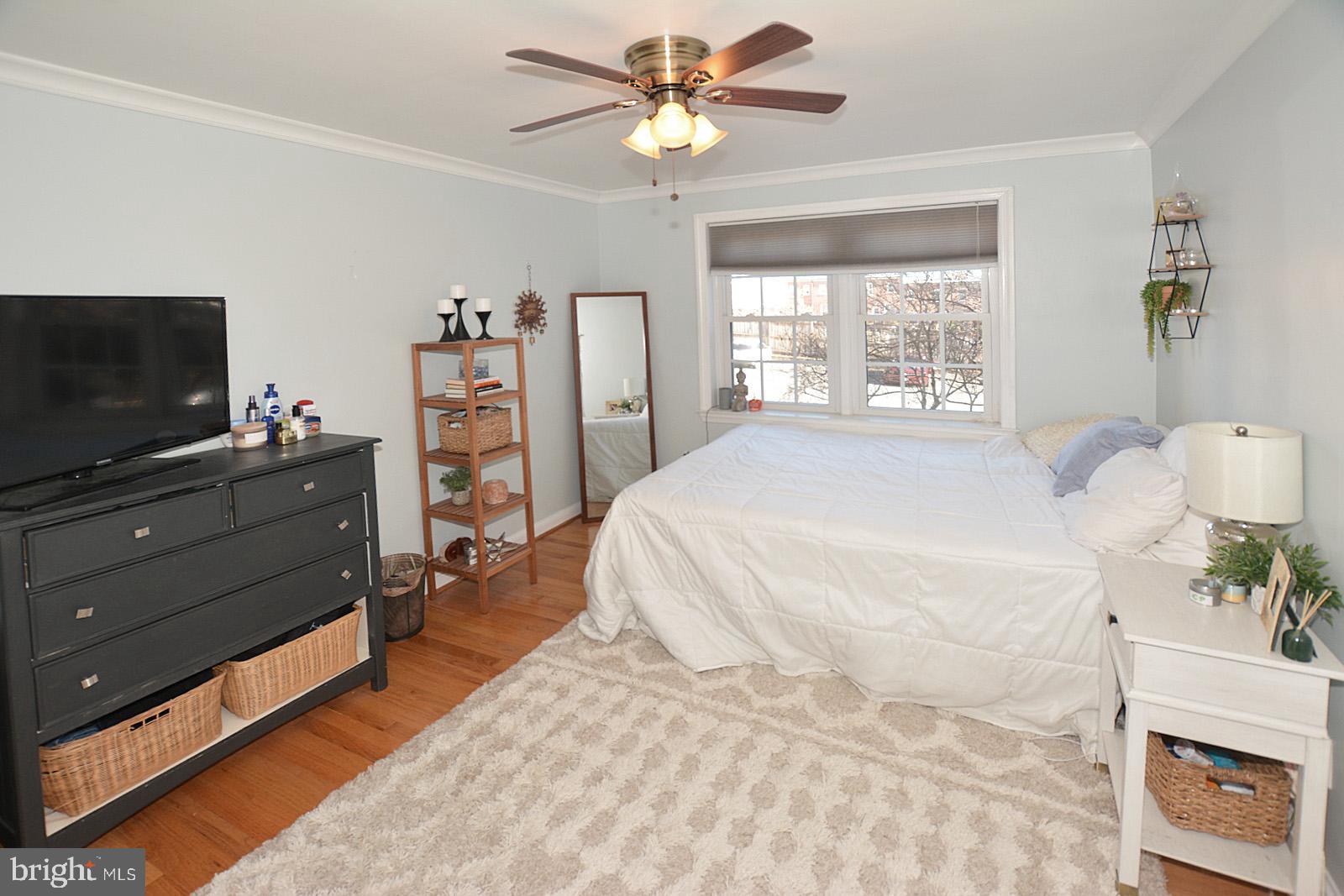 2902 13th Road South, Unit 102 Arlington, VA 22204 - Photo 15 of 20 Main bedroom