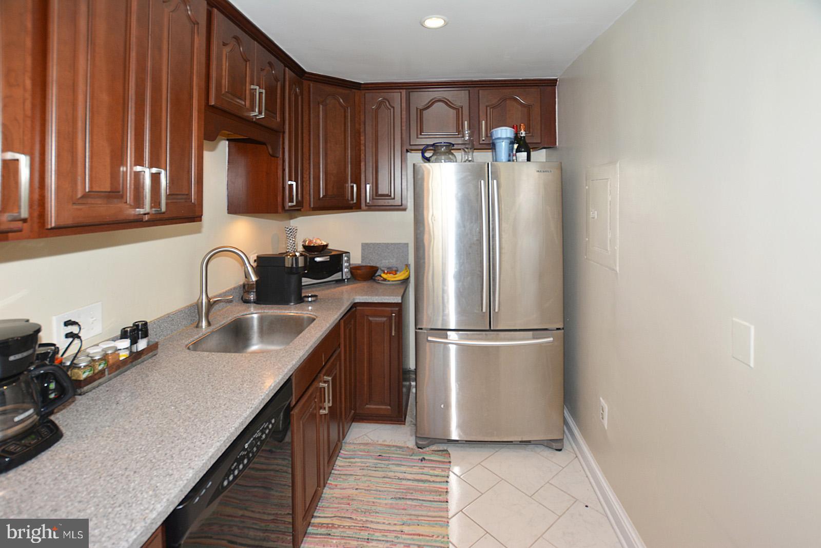 2902 13th Road South, Unit 102 Arlington, VA 22204 - Photo 10 of 20 Kitchen features granite countertops