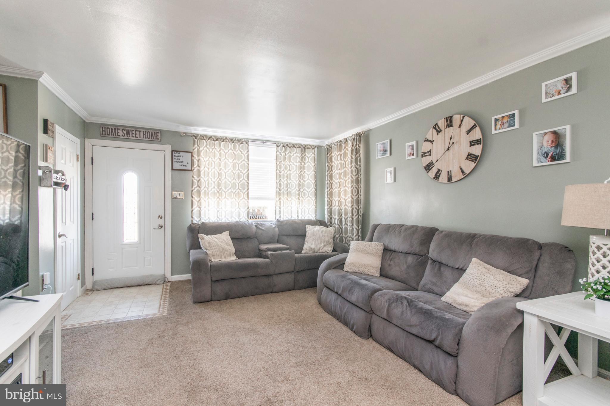 3326 Fordham Road Philadelphia, PA 19114 - Photo 3 of 29 Living Room