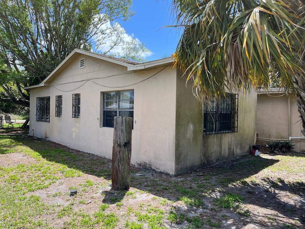 3404 Ave O Fort Pierce, FL 34947 - Photo 14 of 16 PHOTO-2023-05-10-07-04-32 5