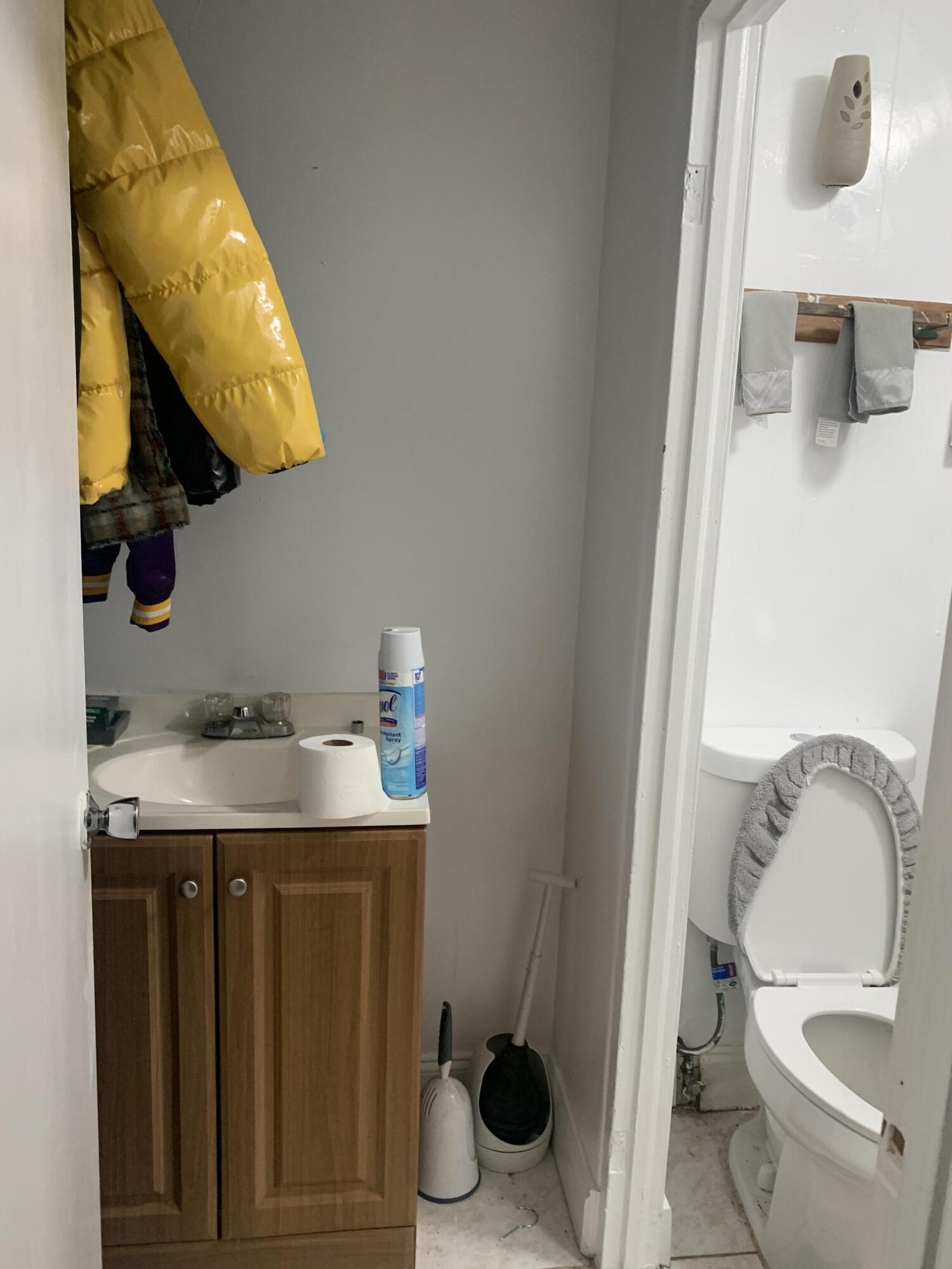 3404 Ave O Fort Pierce, FL 34947 - Photo 5 of 16 Bathroom#1 (2)