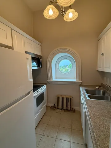 $2,300 | 241 Middle Street, Unit 8, Portsmouth, NH 03801