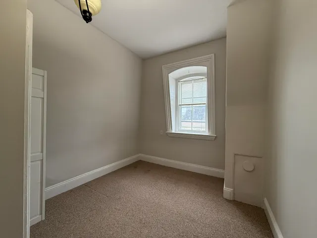 $2,300 | 241 Middle Street, Unit 8, Portsmouth, NH 03801