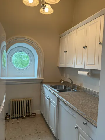 $2,300 | 241 Middle Street, Unit 8, Portsmouth, NH 03801