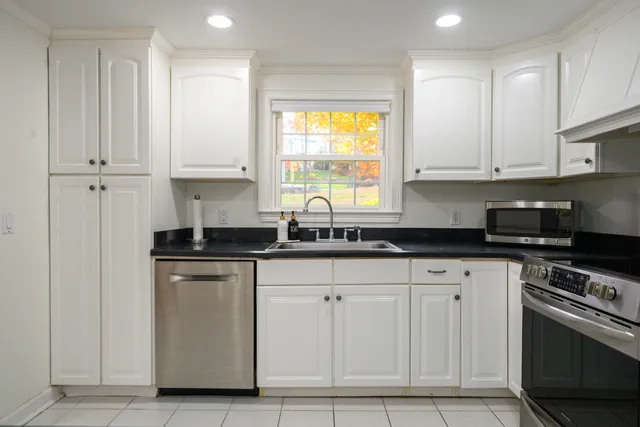 $649,900 | 486 Deercliff Road, Avon, CT 06001