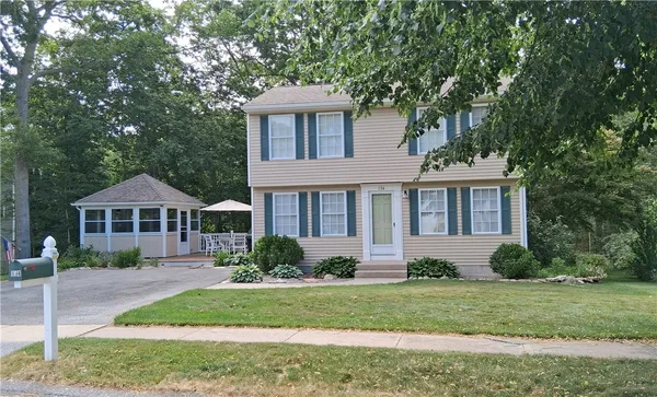 $749,000 | 104 Peaked Rock Road, South Kingstown, RI 02879