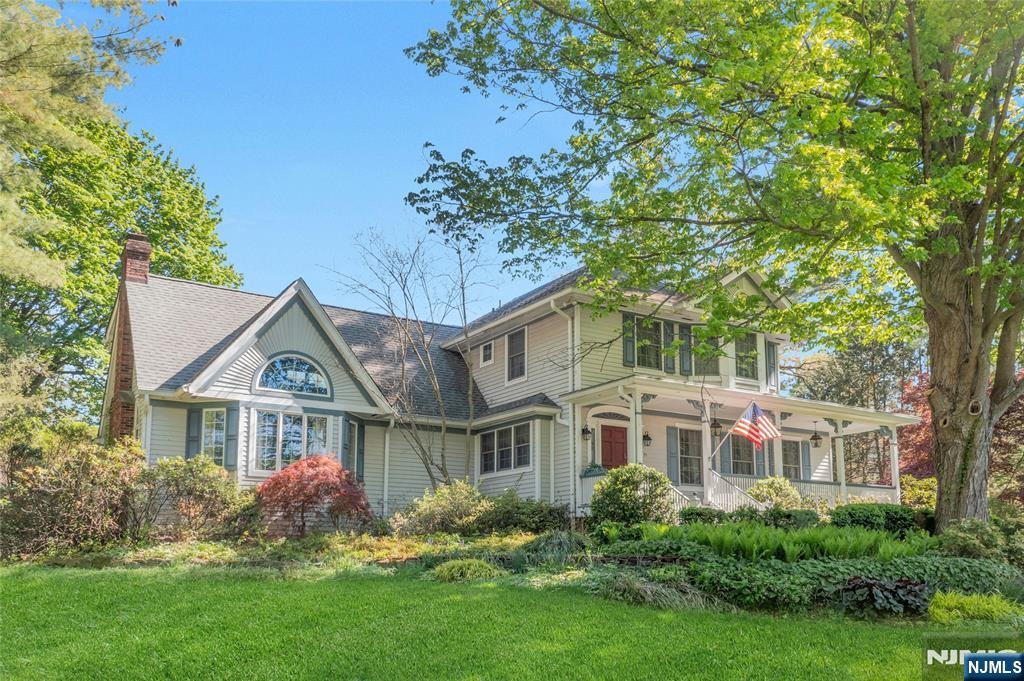 11 Lower Cross Road Saddle River, NJ 07458 - Photo 1 of 35
