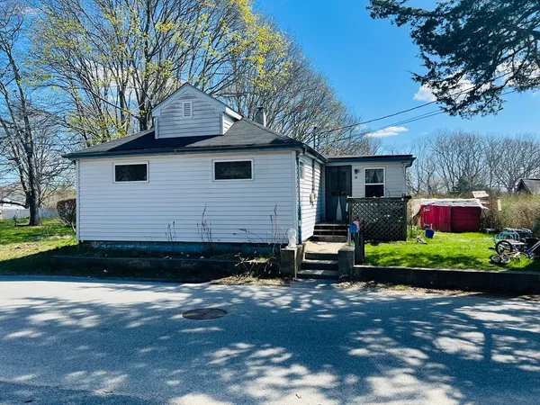 $299,900 | 19 Oakdale Street, Wareham, MA 02571