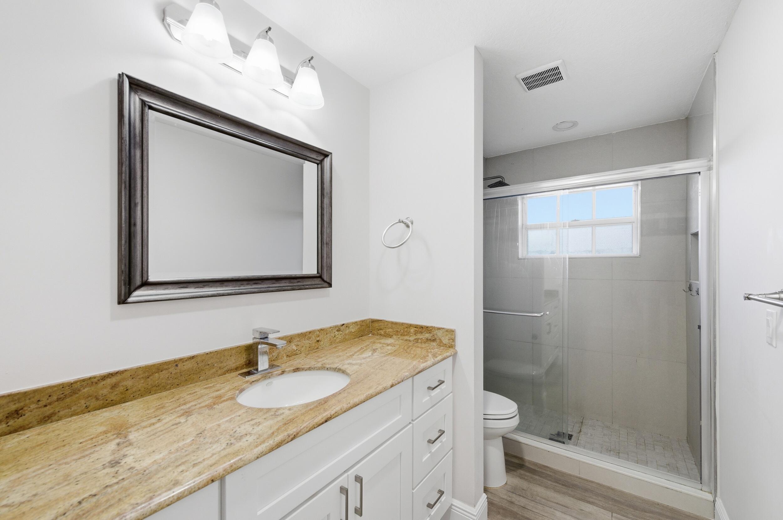 207 Banyanwood Point Jupiter, FL 33458 - Photo 16 of 47 Guest Bath