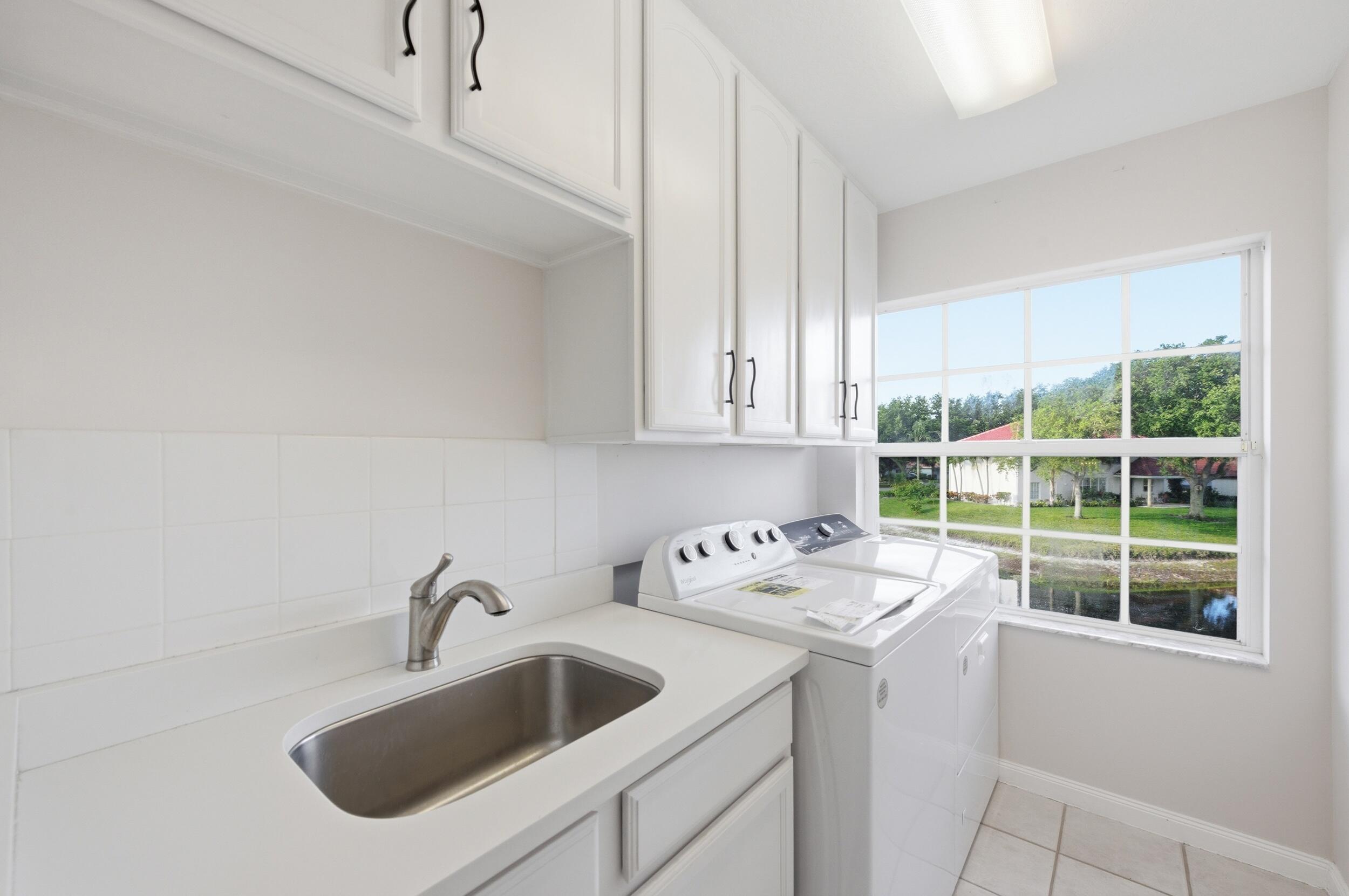207 Banyanwood Point Jupiter, FL 33458 - Photo 19 of 47 Laundry