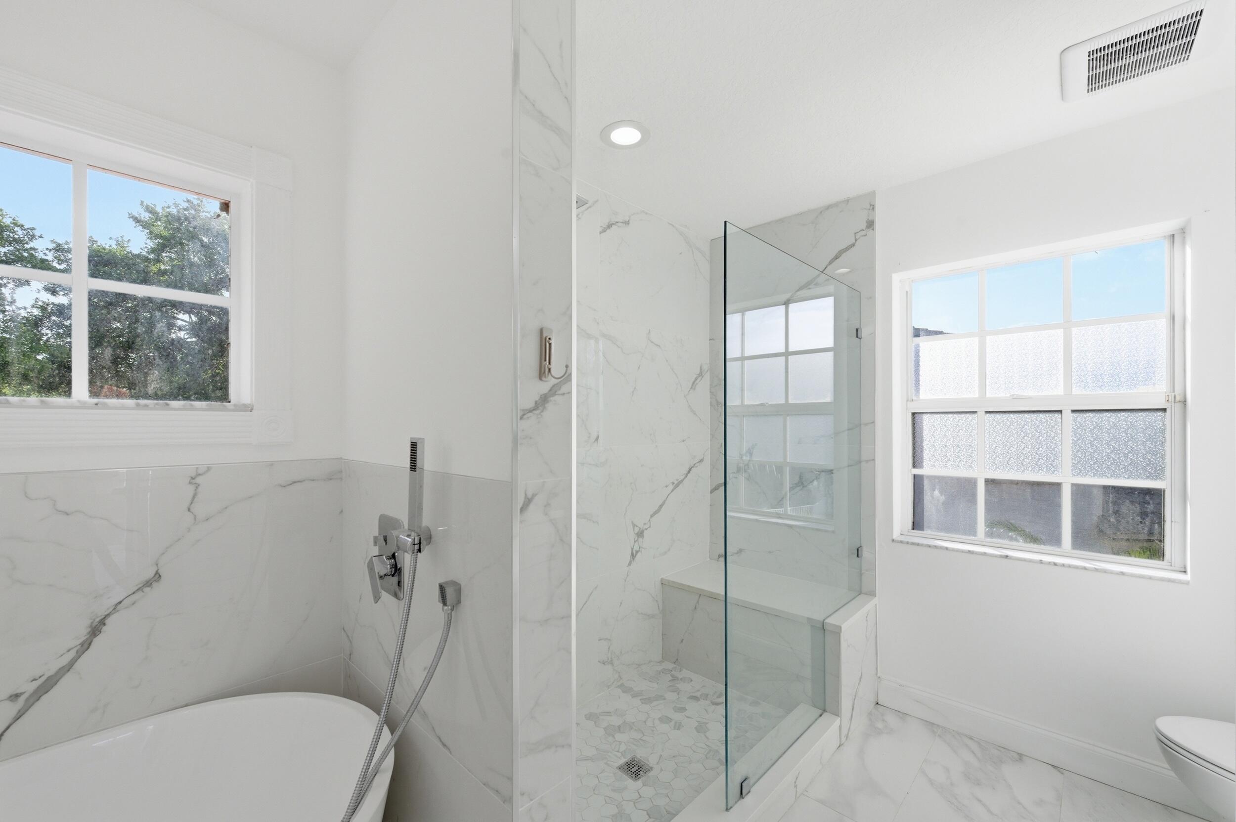 207 Banyanwood Point Jupiter, FL 33458 - Photo 27 of 47 Primary Ensuite