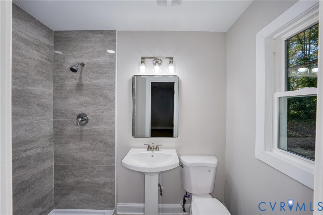 3600 Sherbrook Road Richmond, VA 23235 - Photo 14 of 26 a bathroom with a toilet a sink and mirror