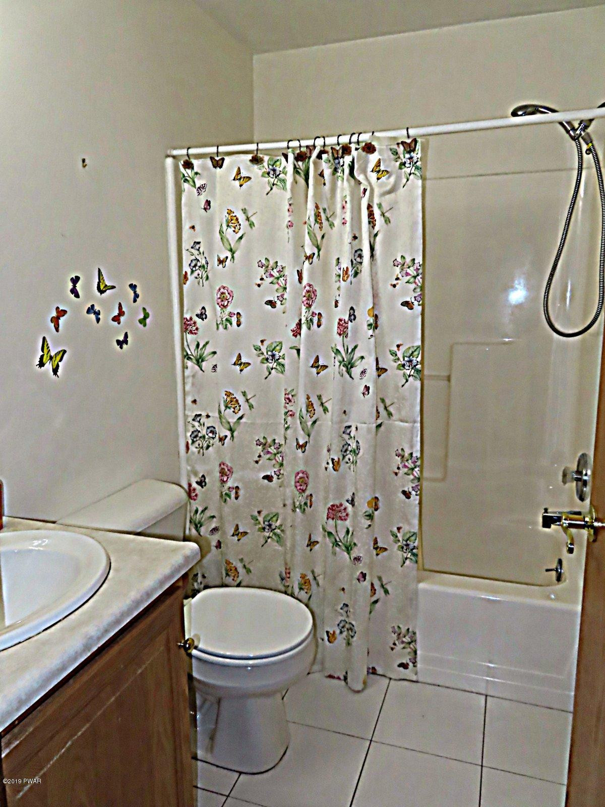 107 Entrance Road Tafton, PA 18464 - Photo 19 of 43 2nd bath