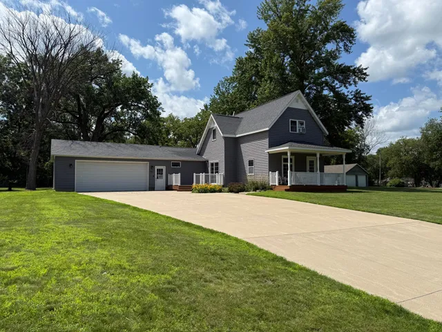 $185,000 | 681 8th Street, Walnut Grove, MN 56180