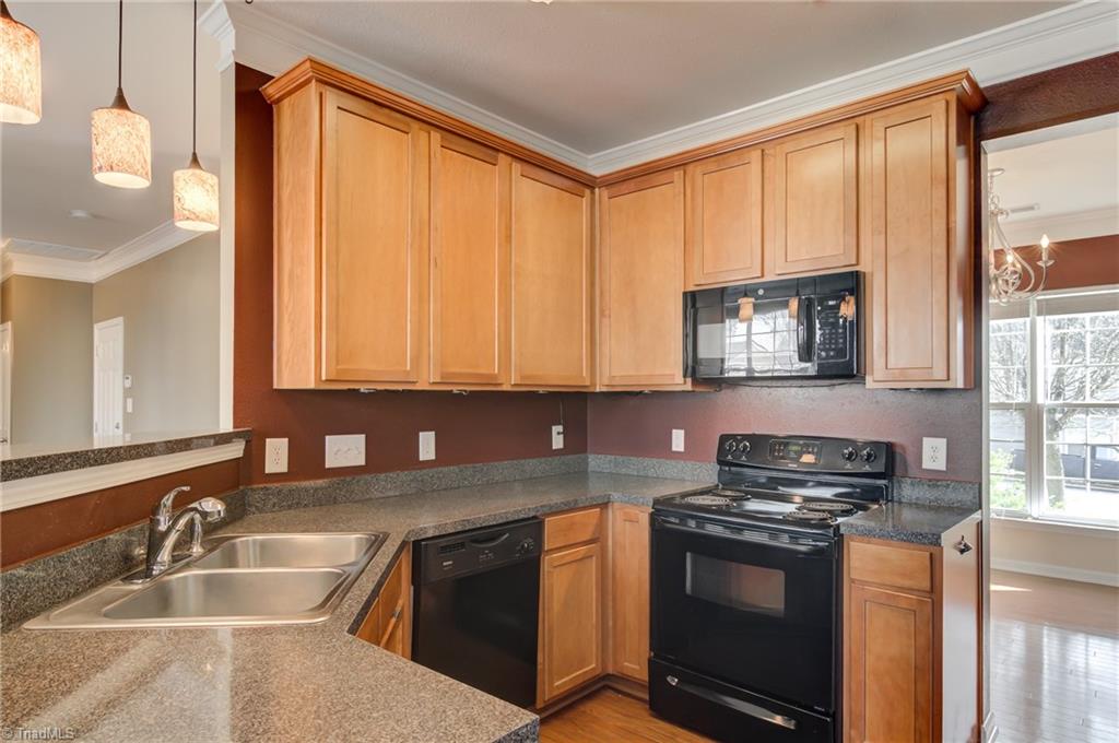 882 Hedgepath Terrace High Point, NC 27265 - Photo 10 of 30 Gallery Image 10
