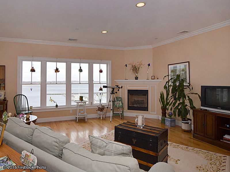 3954 Post Road, Unit 9 Warwick, RI 02886 - Photo 3 of 25 Living Room.