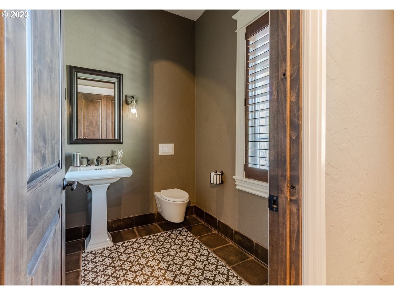 4075 Gilham Road Eugene, OR 97408 - Photo 25 of 48 a bathroom with a sink and a toilet