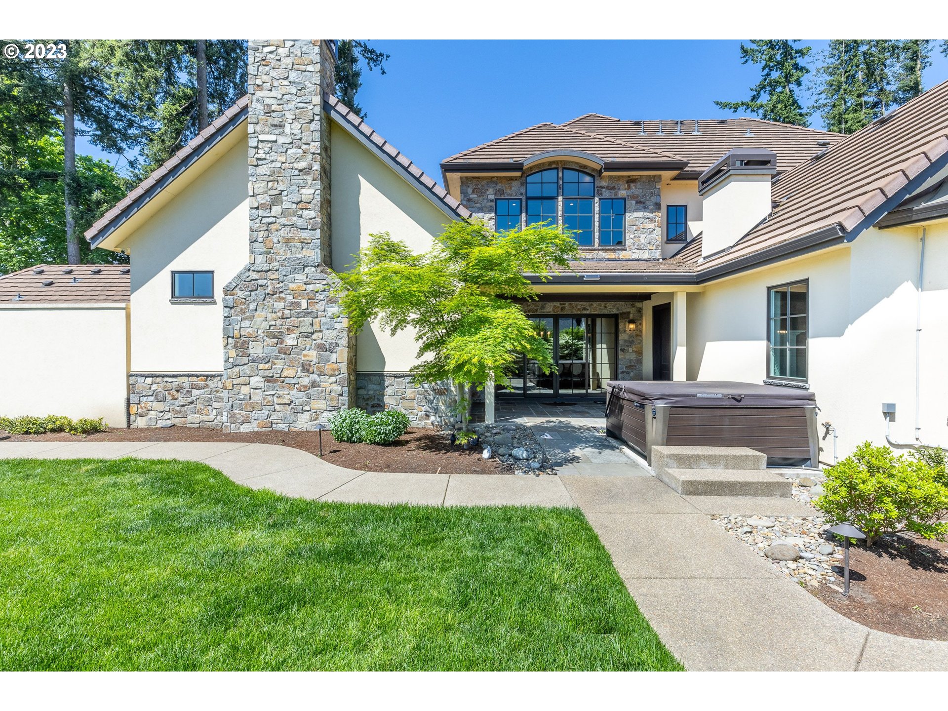 4075 Gilham Road Eugene, OR 97408 - Photo 39 of 48 a front view of a house with a garden and plants