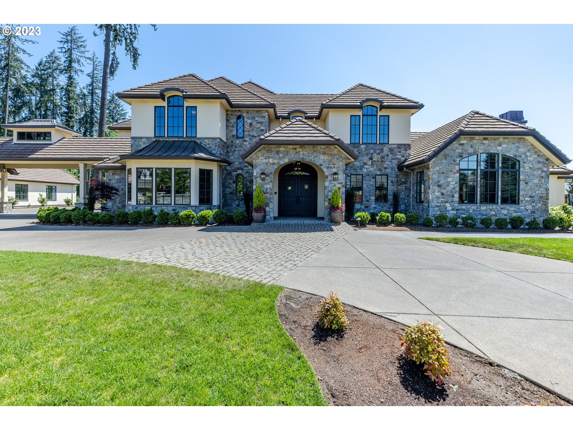 4075 Gilham Road Eugene, OR 97408 - Photo 6 of 48 a front view of a house with a garden