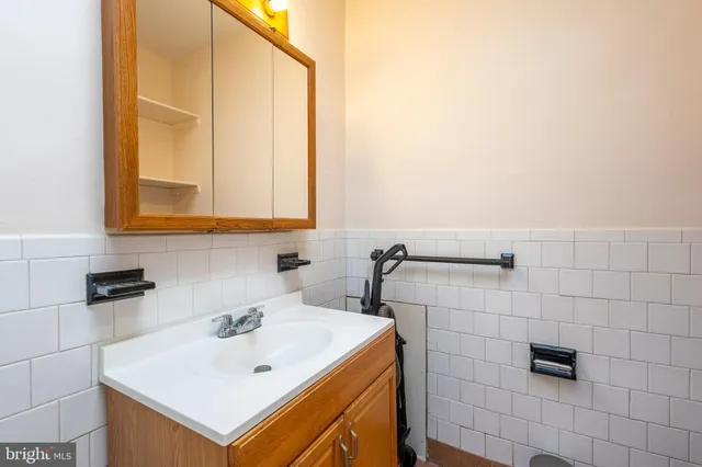 $1,195 | 6 Barney Circle Southeast, Unit 3, Washington, DC 20003