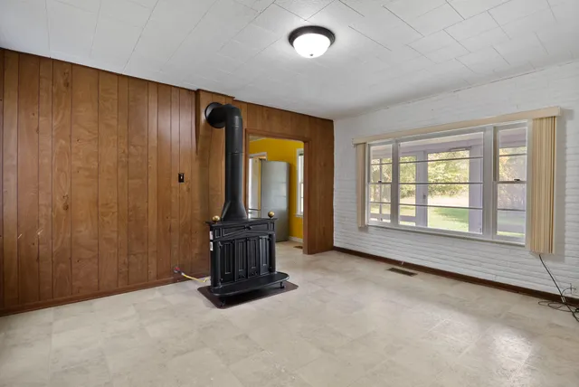 a view of livingroom with furniture