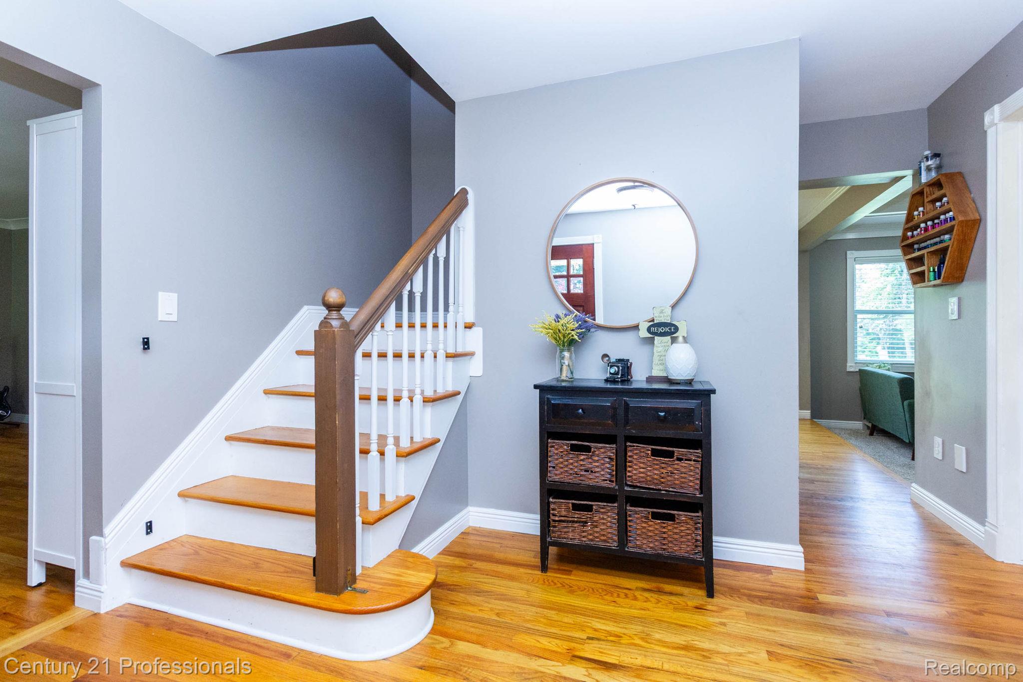 671 Bridgestone Drive Rochester, MI 48309 - Photo 6 of 50 Hardwood flooring extending throughout the entryway and visible rooms