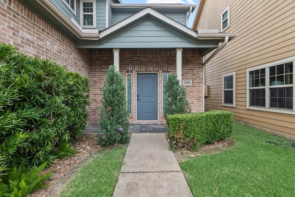 $2,300 | 7036 West 43rd Street, Houston, TX 77092