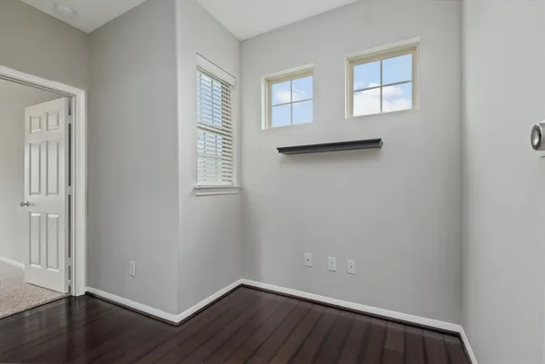 $2,300 | 7036 West 43rd Street, Houston, TX 77092