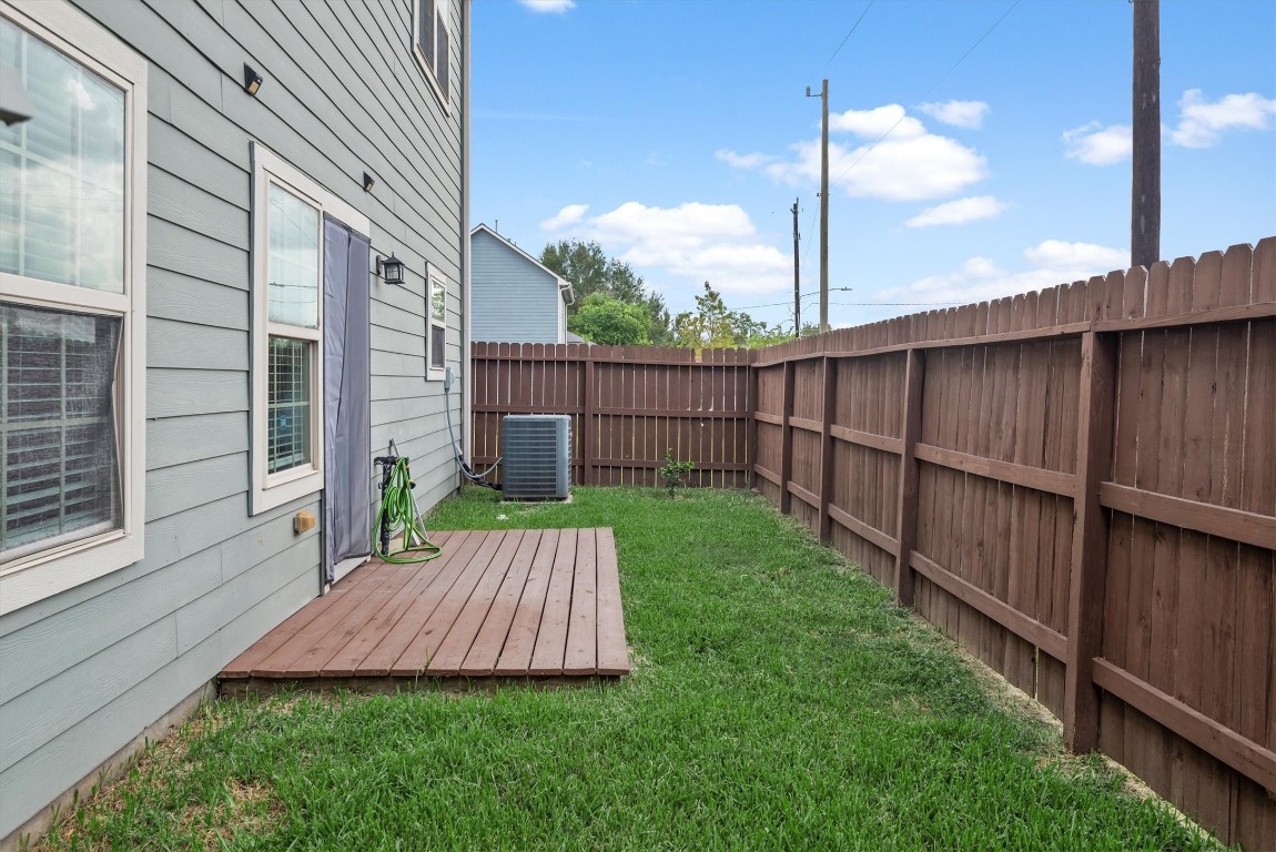 7036 West 43rd Street Houston, TX 77092 - Photo 5 of 28 a view of a backyard with wooden fence