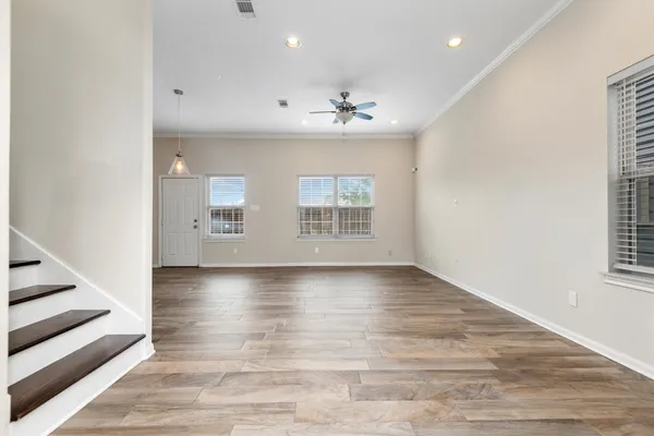 $2,300 | 7036 West 43rd Street, Houston, TX 77092