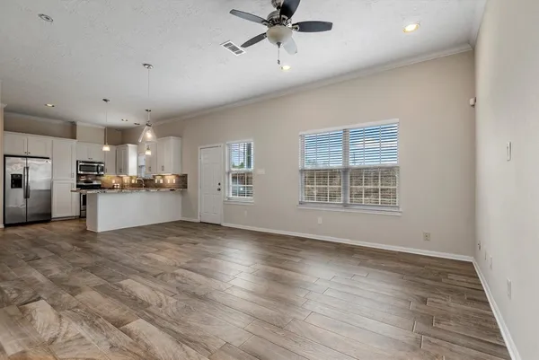 $2,300 | 7036 West 43rd Street, Houston, TX 77092