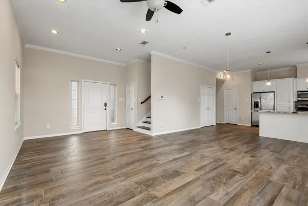 $2,300 | 7036 West 43rd Street, Houston, TX 77092