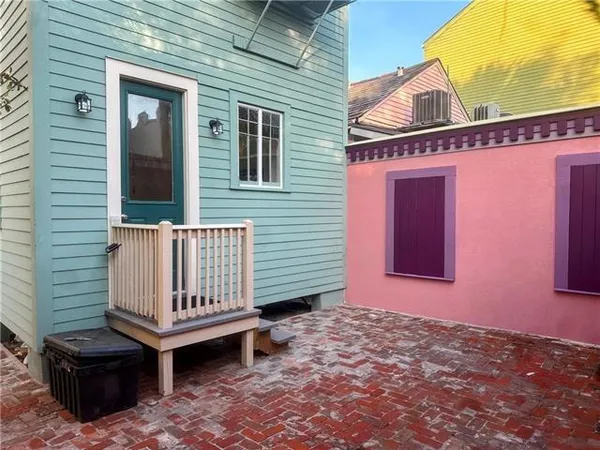 $2,500 | 922 B Kerlerec Street, Unit B, New Orleans, LA 70116