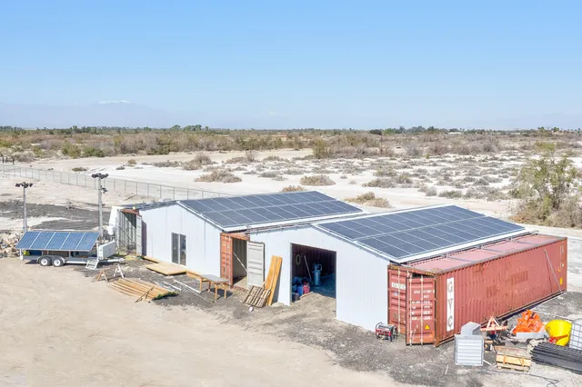a view of a utility room with washer and dryer