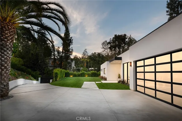 $5,650,000 | 9924 Liebe Drive, Beverly Hills, CA 90210