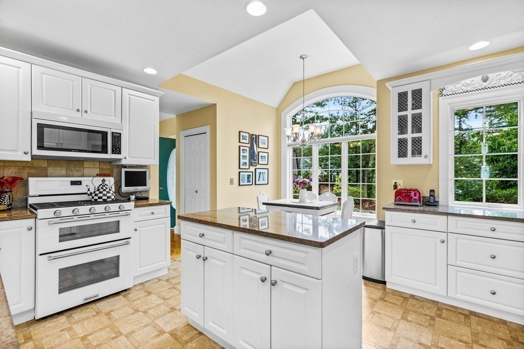 21 Pond Edge Trail Wareham, MA 02571 - Photo 4 of 39