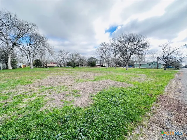 $99,900 | 209 Maple Street, Yoakum, TX 77995