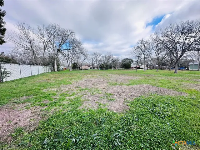 $99,900 | 209 Maple Street, Yoakum, TX 77995