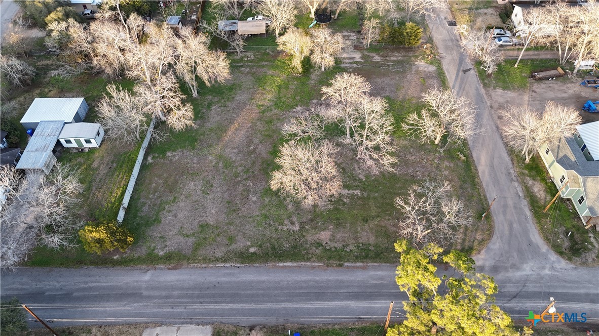 209 Maple Street Yoakum, TX 77995 - Photo 9 of 19