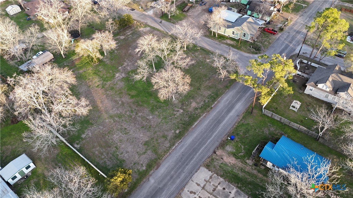 209 Maple Street Yoakum, TX 77995 - Photo 10 of 19